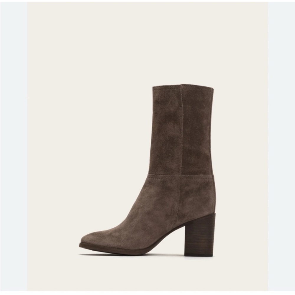 ☕️ Frye Women’s 9 Taupe Mid Calf Block Heel Suede Boots